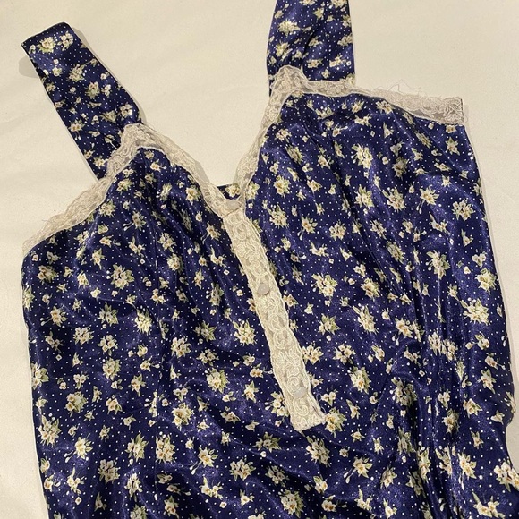 Vintage satin nightgown - Picture 3 of 8